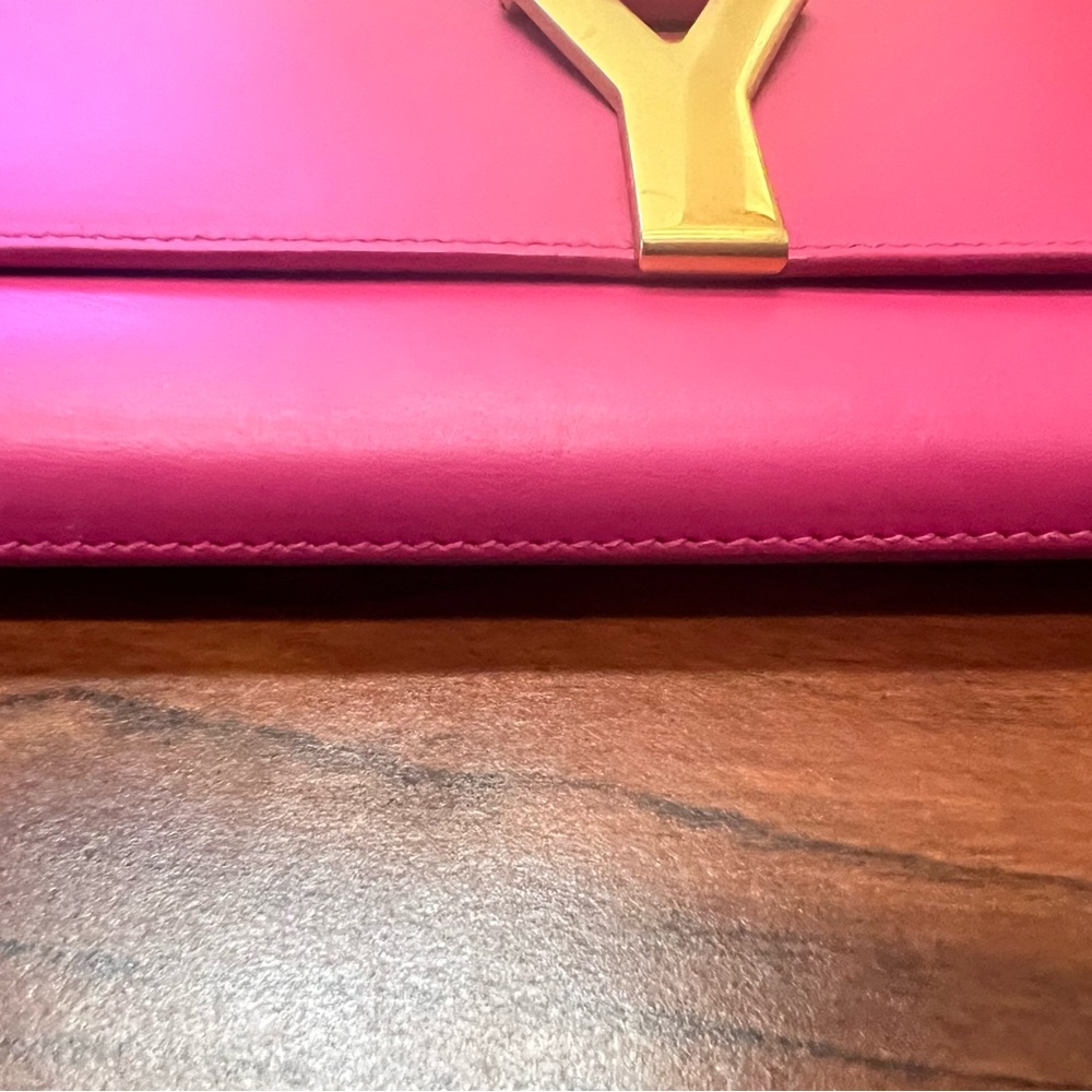 YVES SAINT LAURENT
Pink Calfskin Leather Ligne Y Clutch Bag - Picture 5 of 9